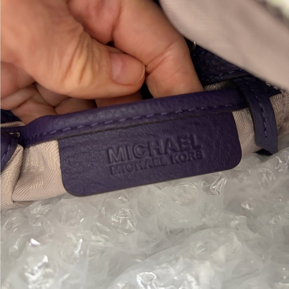 Michael Kors Chandler Medium shoulder bag in the color Iris with Silver Chain! - Picture 9 of 9